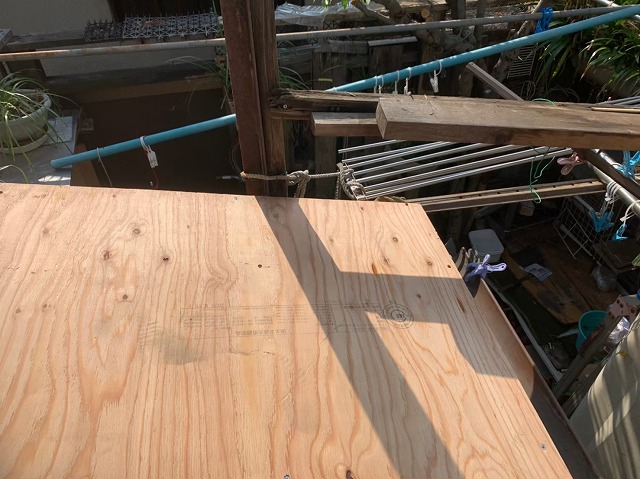 野地板の不陸調整凸凹